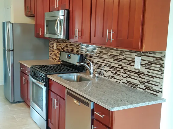 275 Balcom Avenue image 3 of 11