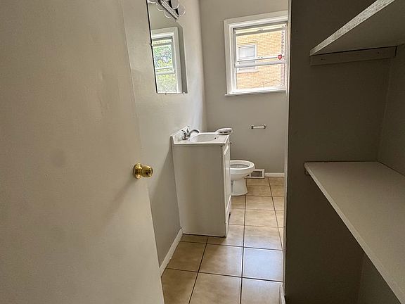5th image of 2034-2054 N 18th Ave #3A916779D