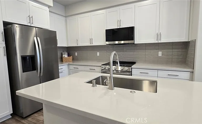 9525 Hannah Way — Photo 3