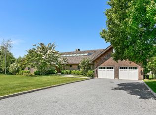 144 Pauls Ln, Water Mill, NY 11976