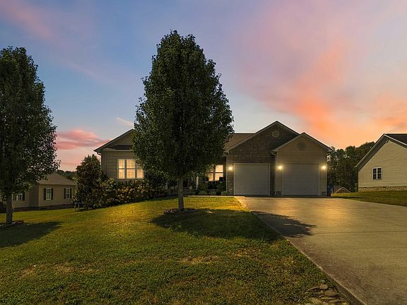 3rd image of 159 Cloyd Dr