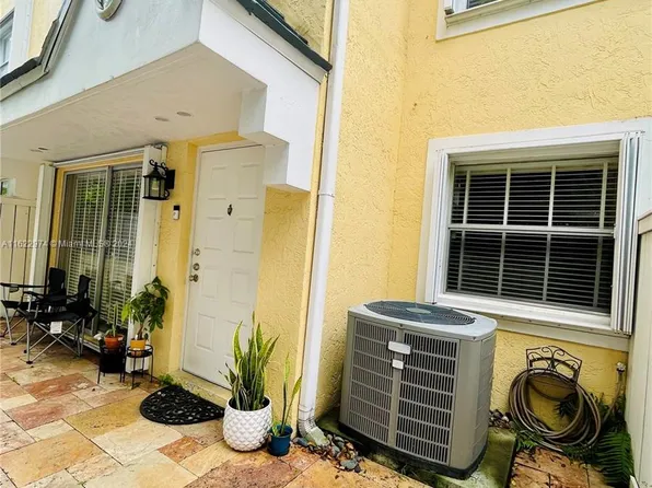 6855 SW 45th Ln APT 7, Miami, FL 33155