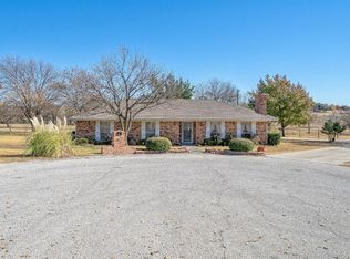 914 Clearview Cir, Krum, TX 76249