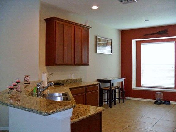 4th image of 204 Westchester Hills Ln