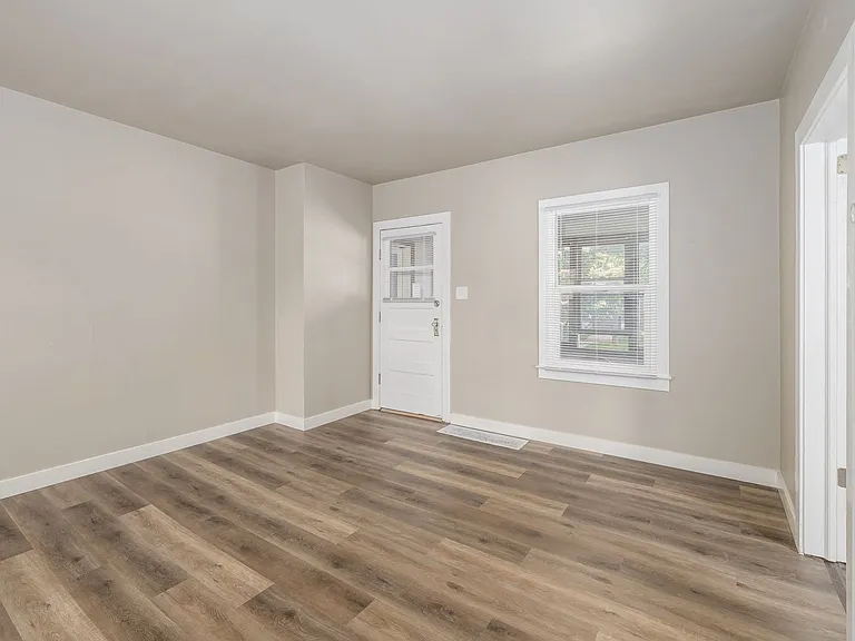 220 4th St — Photo 12