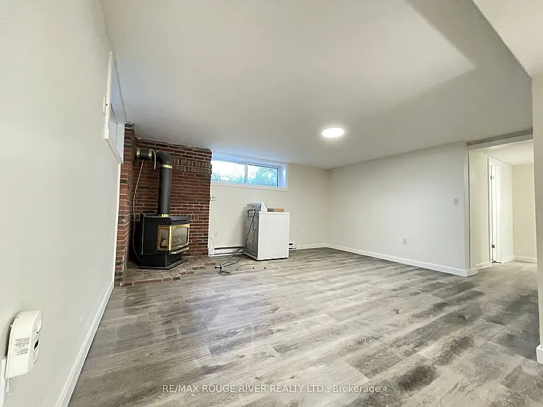 95 Diffin Dr — Photo 9