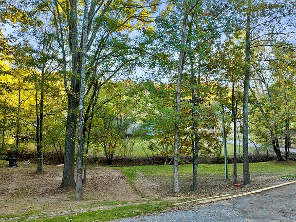4th image of 147 SE Kinser Cir