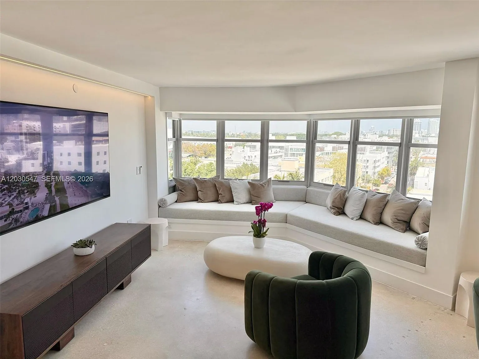 Octagon Towers I Condo — Photo 2