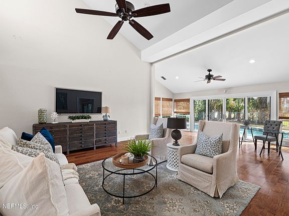 3rd image of 34 LAKE JULIA Drive S