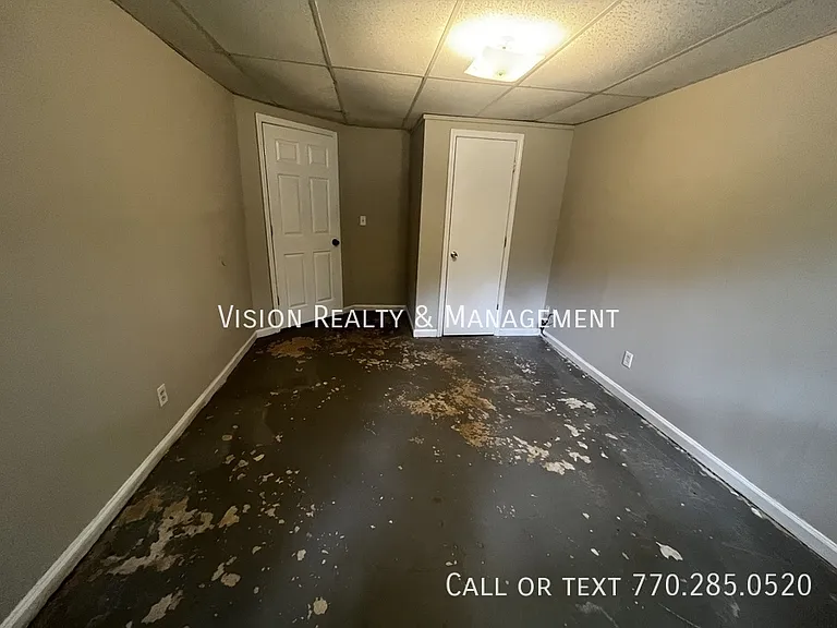 150 Castlegate Cir — Photo 35