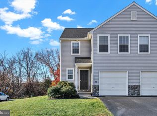 10 Maple Run Dr, York, PA 17404