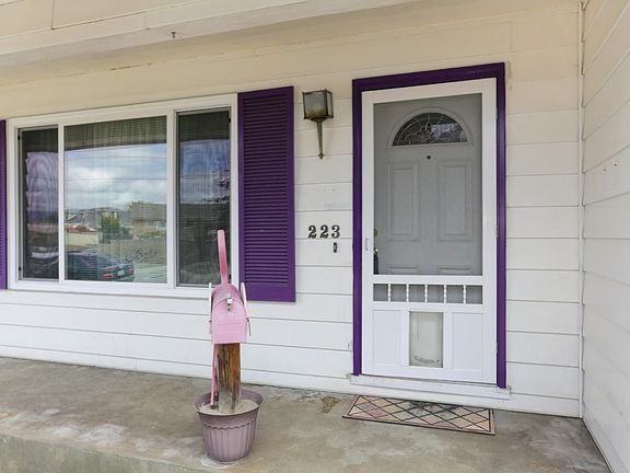 2nd image of 223 Mariposa Ave