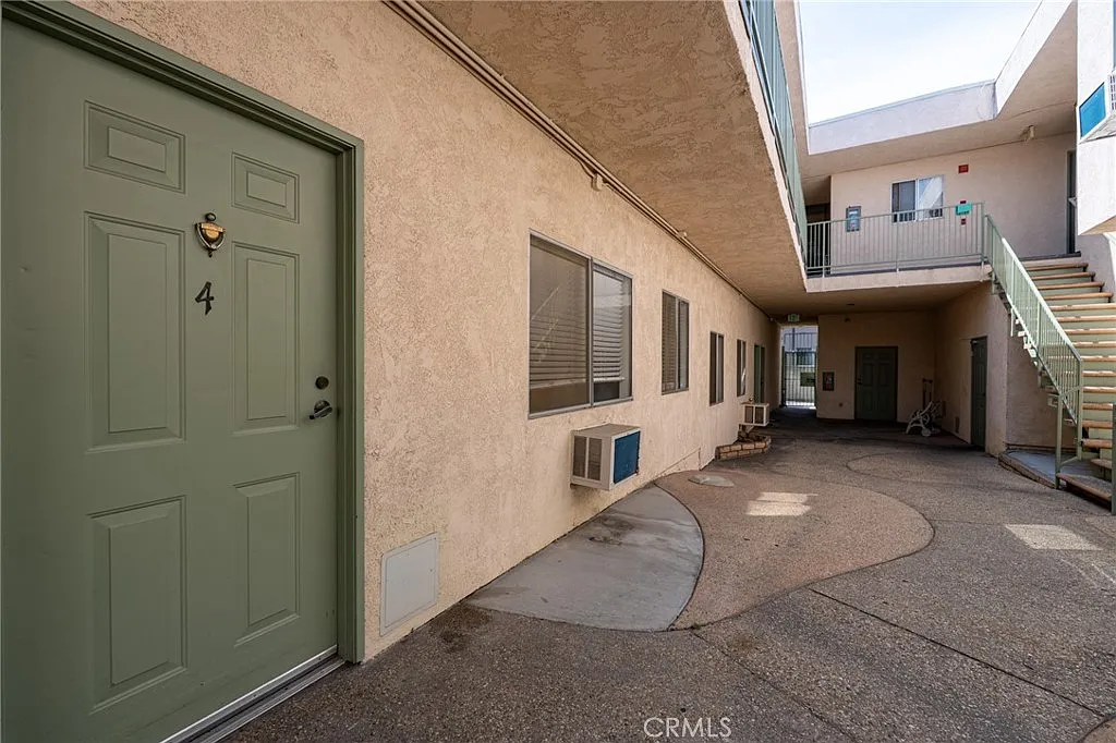 2 bed, 675 sqft, $1,950 — Photo 1