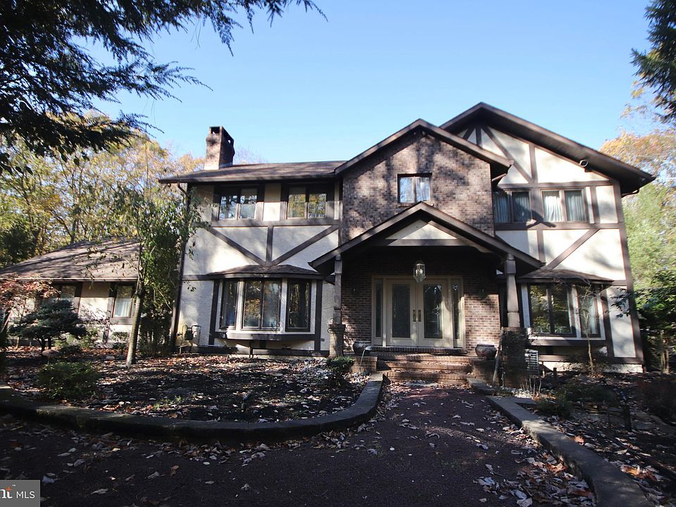 1st image of 111 S Foxford Ln