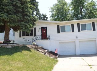 10523 Parker St, Omaha, NE 68114