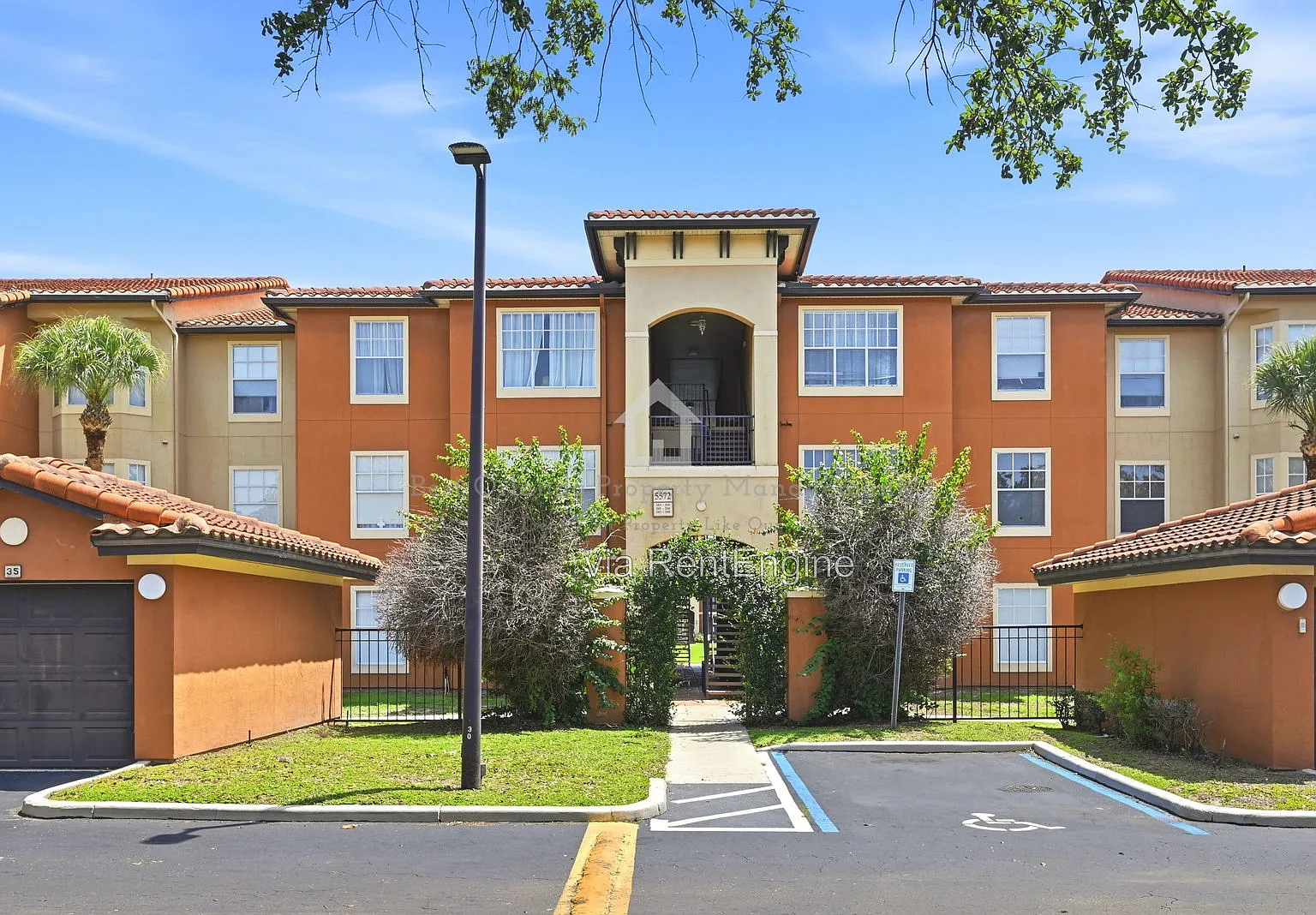 2 bed, 2.0 bath, 1073 sqft, $1,525 — Photo 3