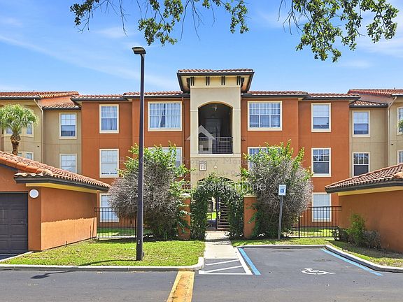3rd image of 5572 Metrowest Blvd #5-304