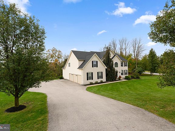 2nd image of 14 Jasper Ln