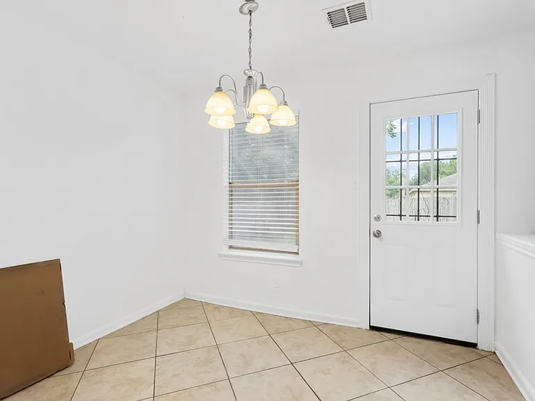 210 Laceleaf Ln — Photo 10