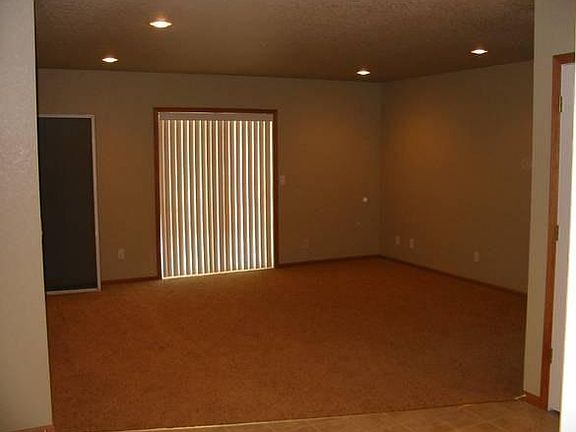 4th image of 111 Amber Ave