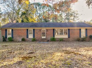 607 York Warwick Dr, Yorktown, VA 23692