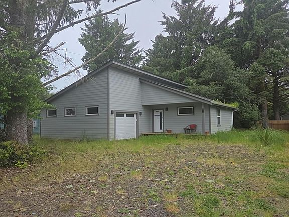 2nd image of 409 Centaurus Ave SW
