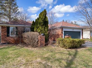 1329 Merriweather Ct, Wixom, MI 48393