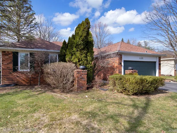 1329 Merriweather Ct, Wixom, MI 48393