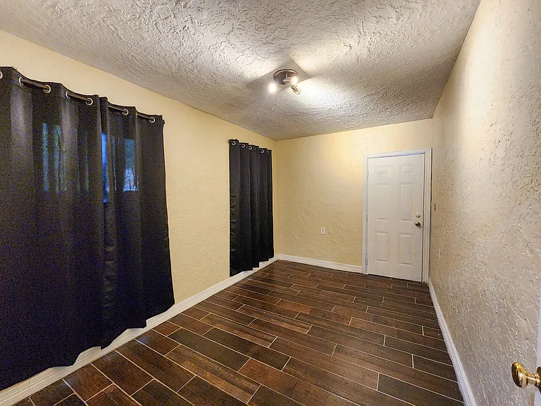 2222 Hogg St — Photo 11