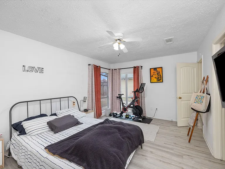 9306 Crescent Moon Dr — Photo 16