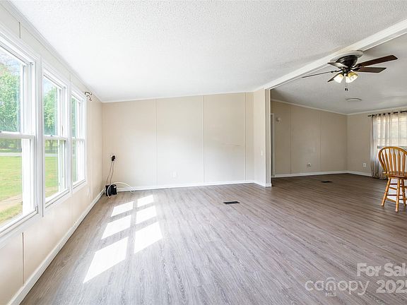 3rd image of 4000 Chestnut Woods Dr