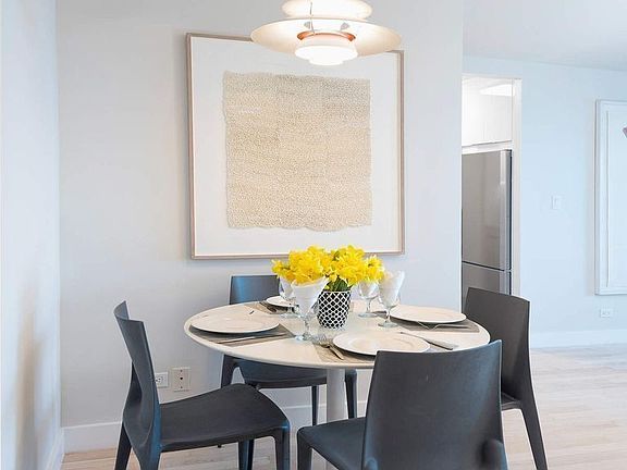 5th image of 2039 Broadway #39G