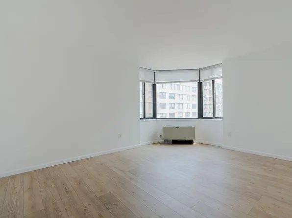 45 River Dr South image 23 of 49