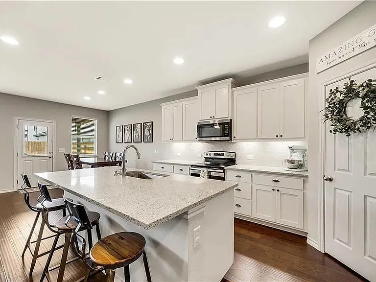 112 Magna Ln — Photo 6