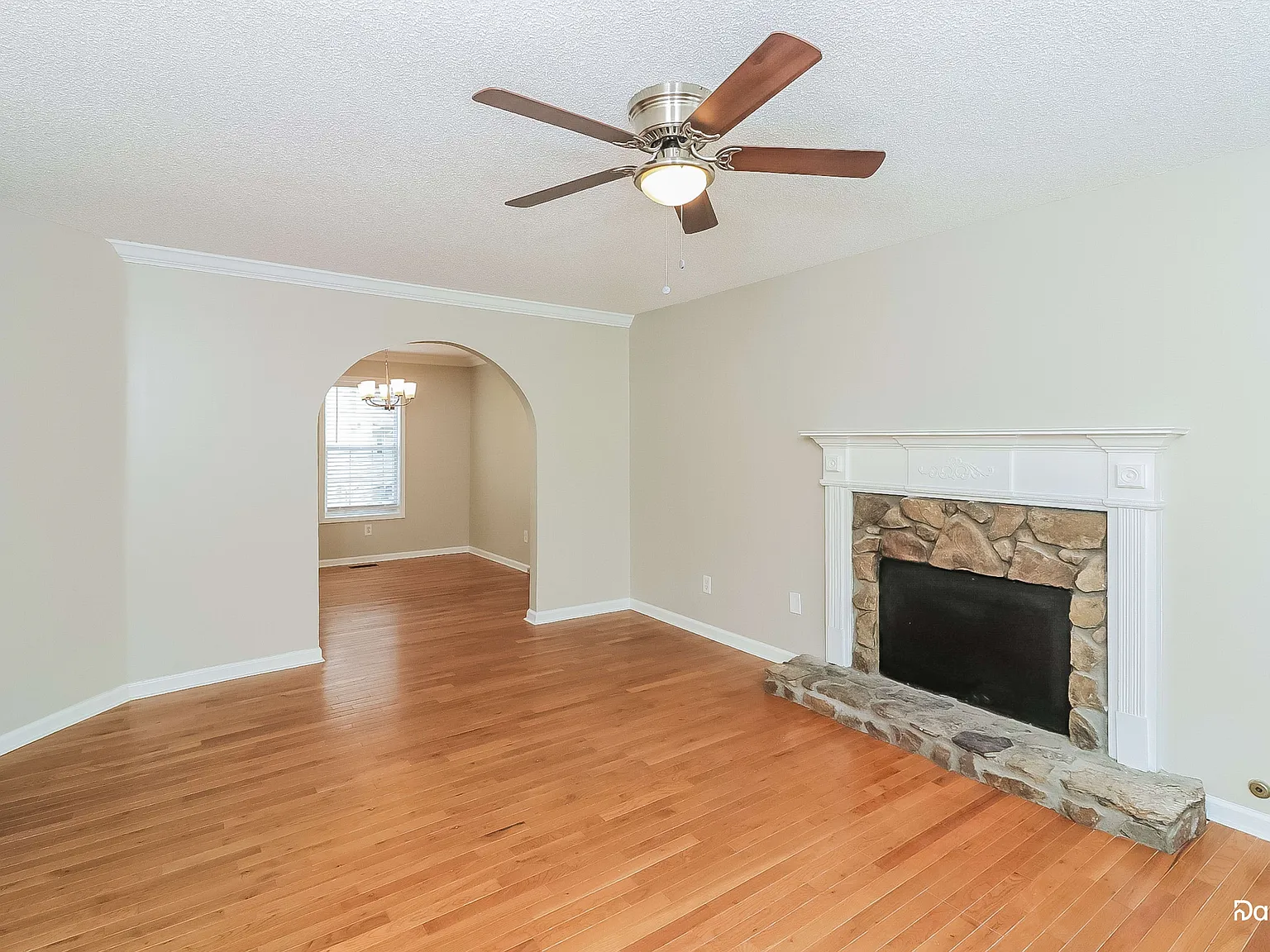 4 bed, 3.0 bath, 2238 sqft, $2,250 — Photo 4