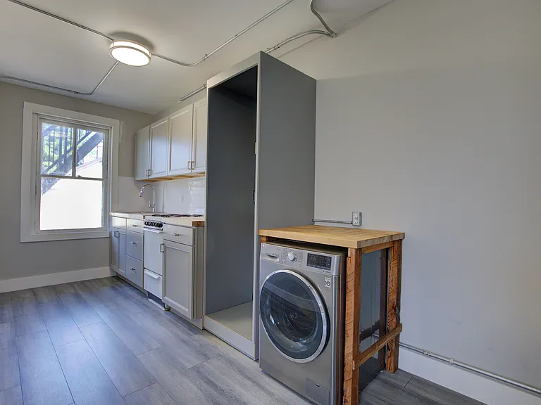 463 Main St #4 — Photo 1