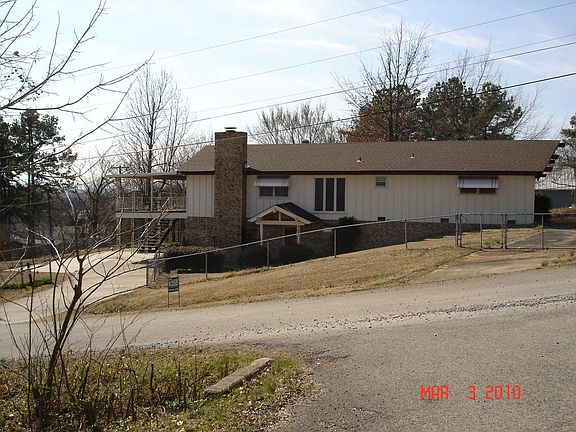 2nd image of 303 NE 1st St