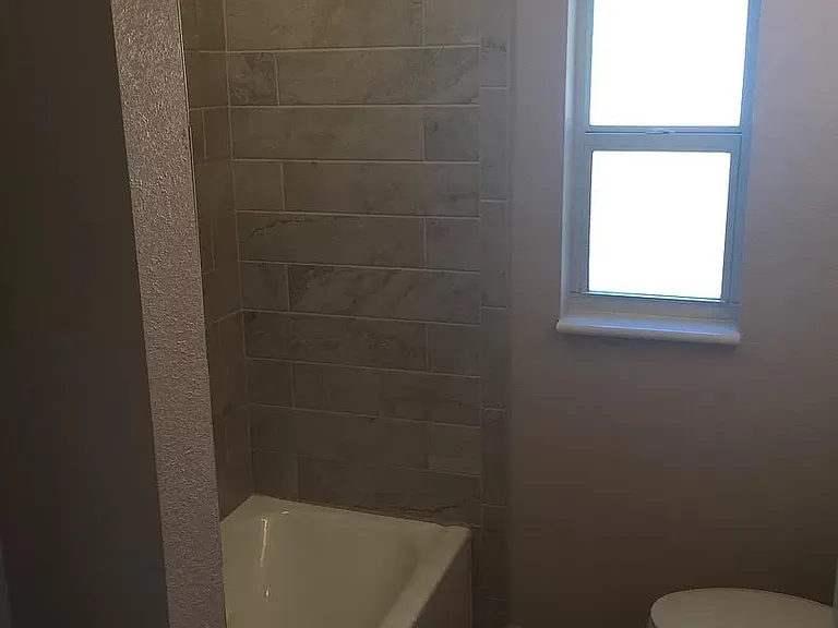 7818 Empire Ave — Photo 3