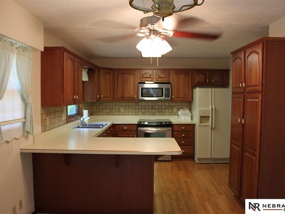 4th image of 3836 Parkview Dr