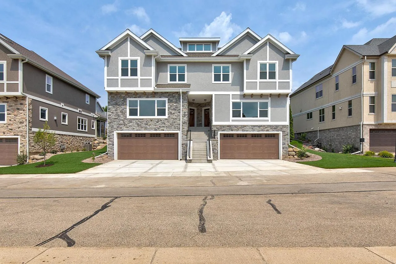 9068 Paddington Parkway photo 1