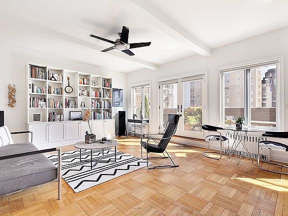 3rd image of 11 W 69th St #Pha
