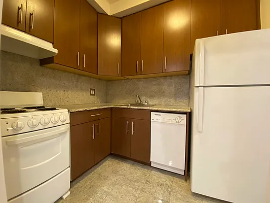 Rented by AZ REALTY NYC LLC | media 3