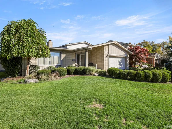 26234 Tennant St, Dearborn Heights, MI 48127