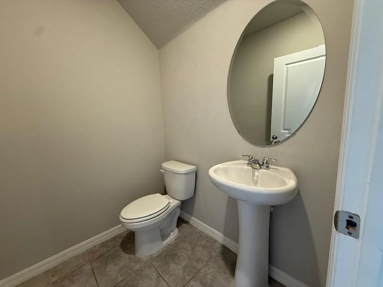 3 bed, 2.5 bath, 1566 sqft, $2,200 — Photo 2