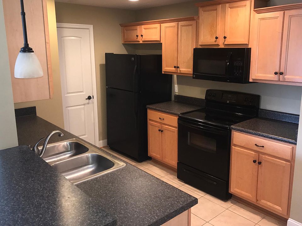 1st image of 103 Capital St Unit 103