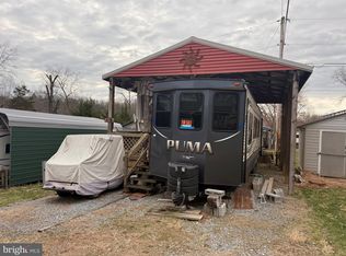 21 Yogi Bear Ln, Falling Waters, WV 25419