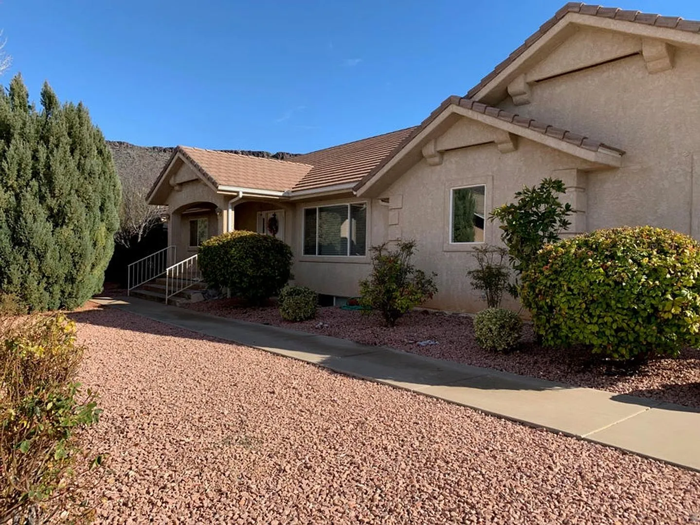 5 Bedroom Home With Lots Of Space! — Photo 1