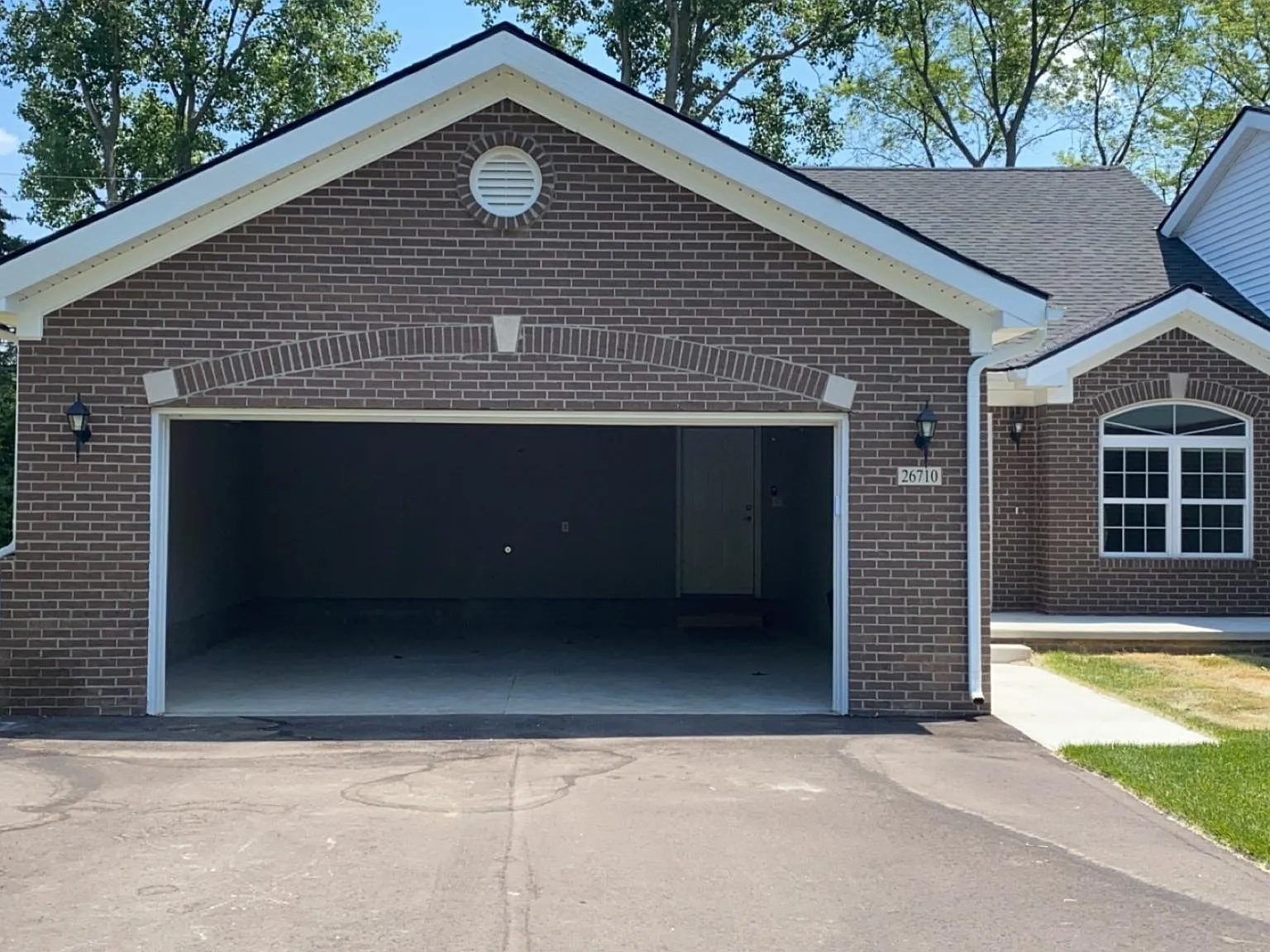 2 bed, 2.5 bath, 1800 sqft, $3,500 — Photo 2