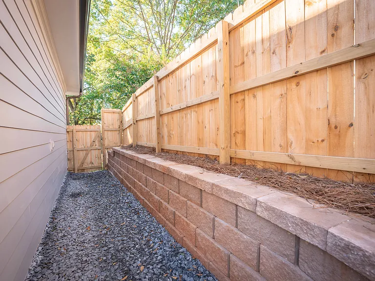 606 Glenwood Pl SE — Photo 11