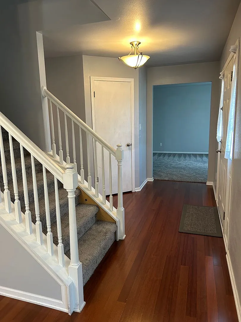 4 Bedroom Single Family Home — Photo 2